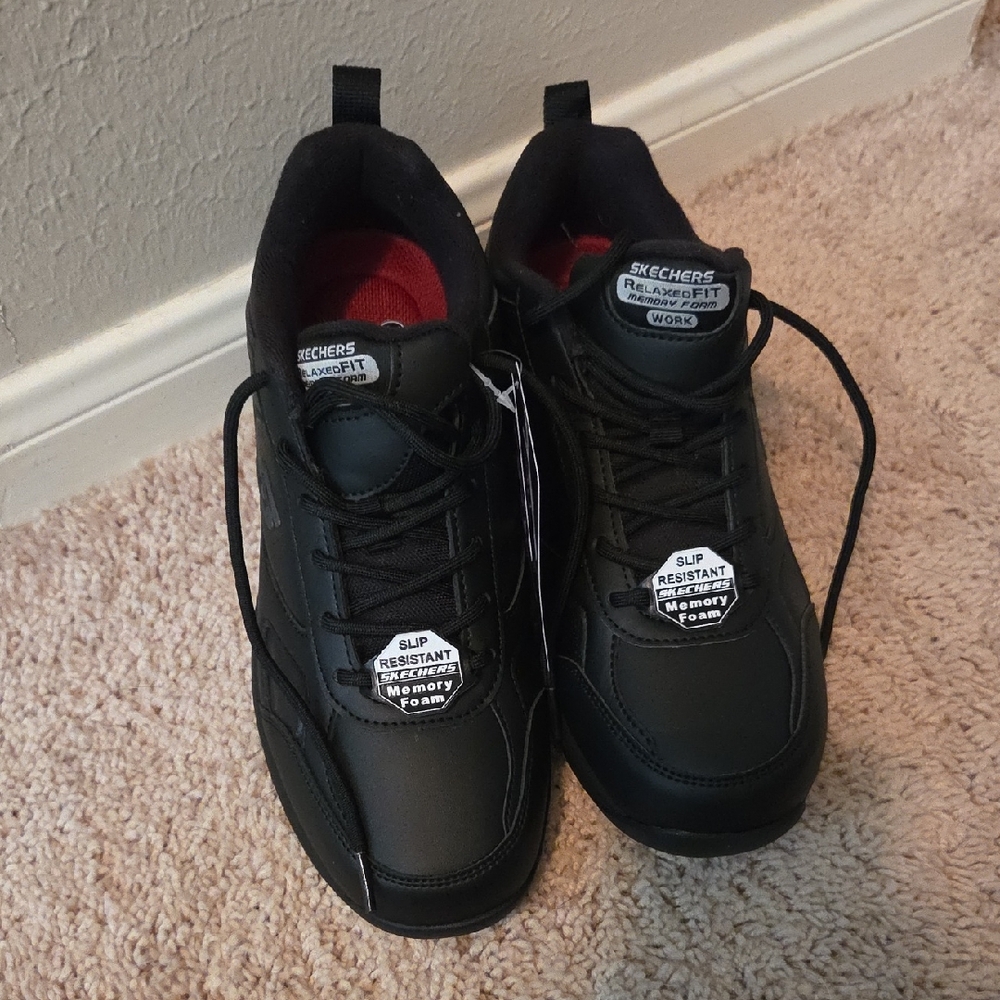 Skechers Black Sneakers with Streamlined Design